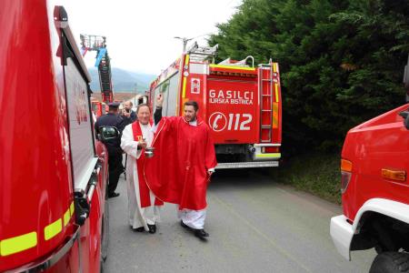 Martin Golob in Stanko Fajdiga sta blagoslovila gasilska vozila s